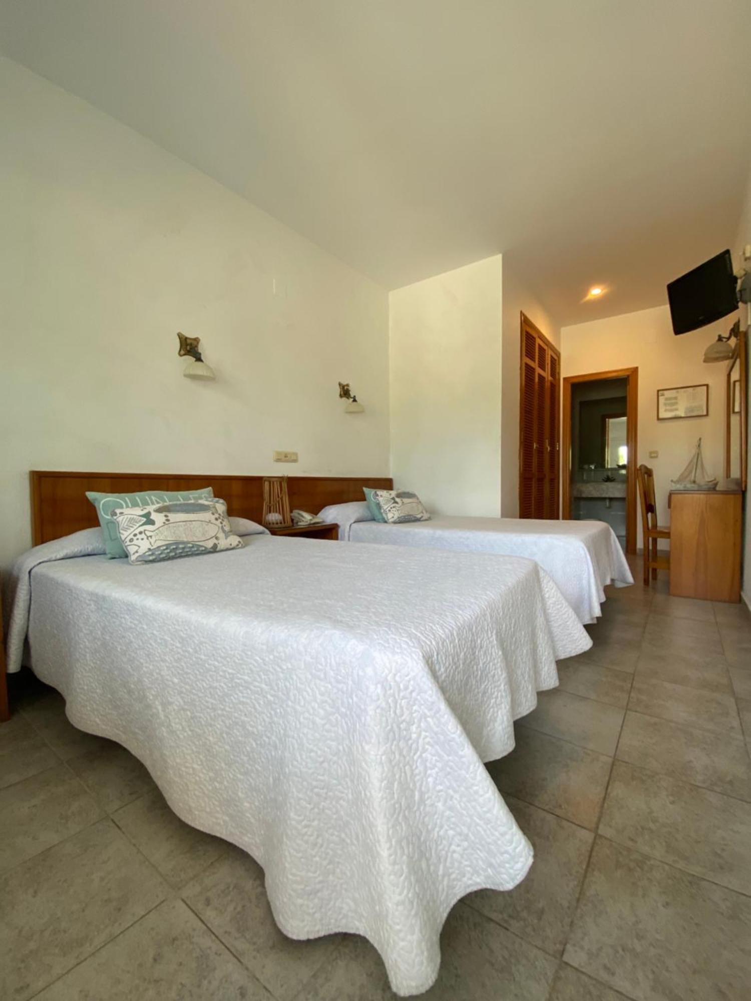 Hostal Blayet Valencia Exterior photo